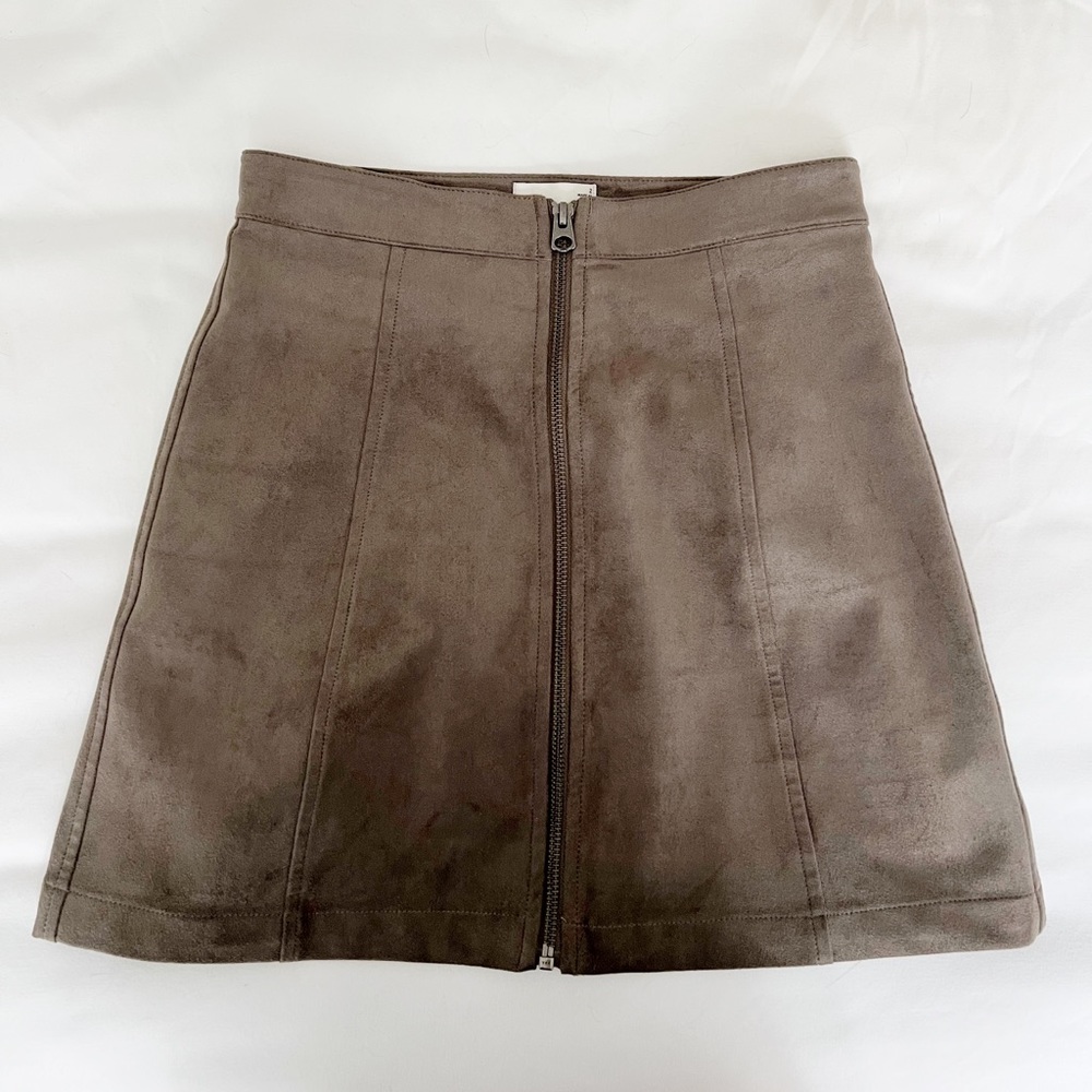 Wilfred Vegan Suede Front Zip Skirt | Grey